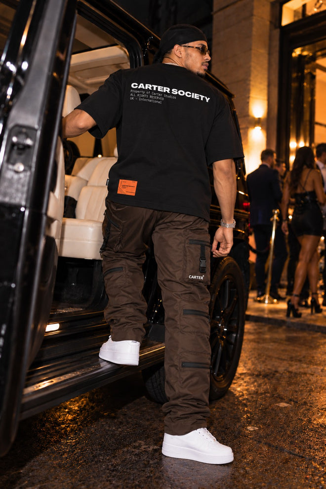 Statement Oversized Tee Black, back print, getting into the car