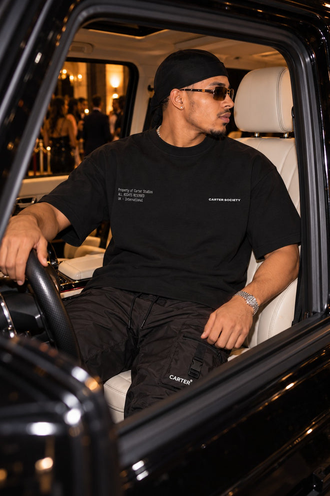 Statement Oversized Tee Black, front prints, in the driver's seat