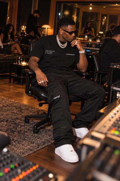 Statement Oversized Tee Black, recording studio